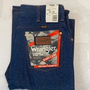 New with tags. Men’s Wrangler heavyweight no fault denim jeans. Easy care 32x36